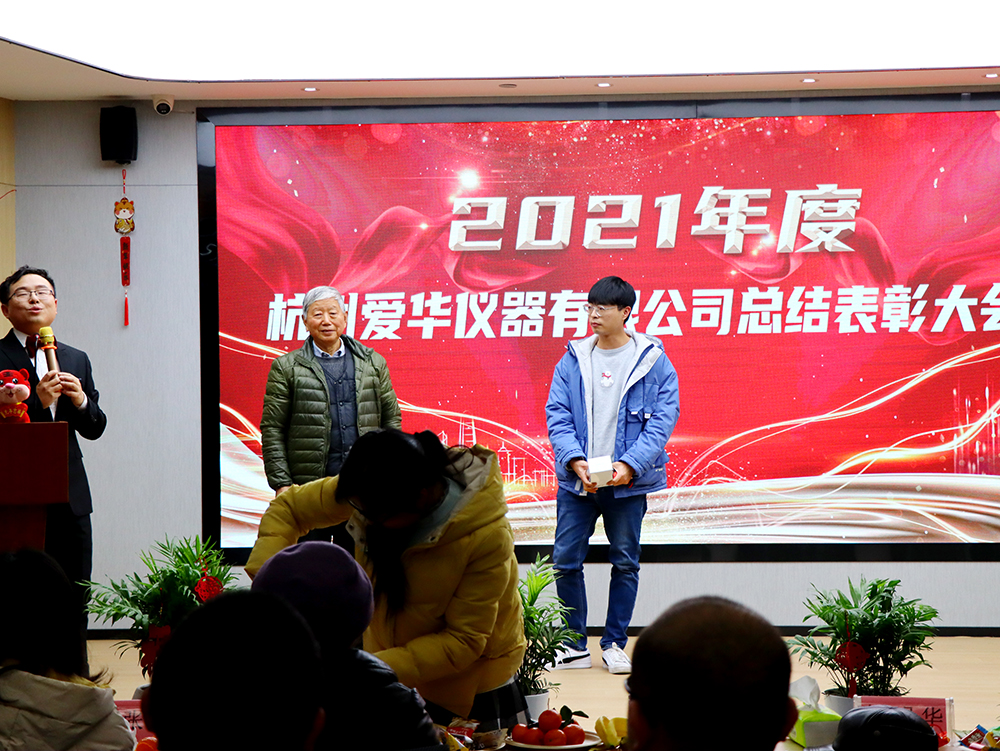 一等奖颁奖.jpg 一等奖颁奖.jpg